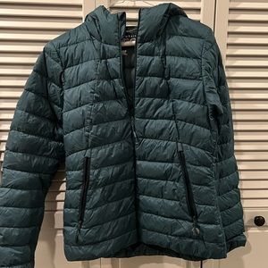 Mountain hardware puffy with hood